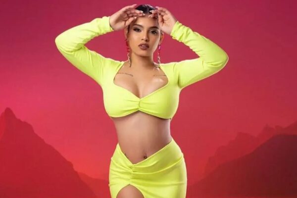 Ser una mujer natural es un delito para Ross María